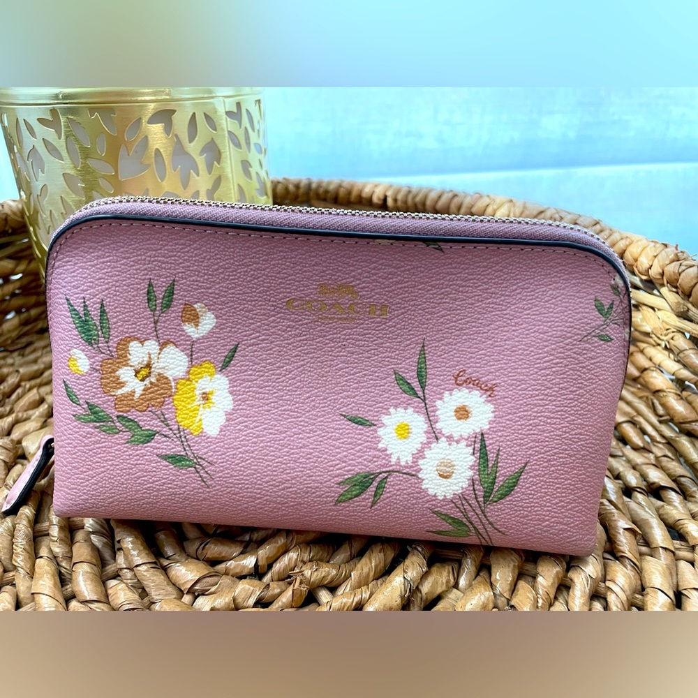 🌸Elegant Pink Leather Coach Accessory Zipper Case - Floral Design 🌺